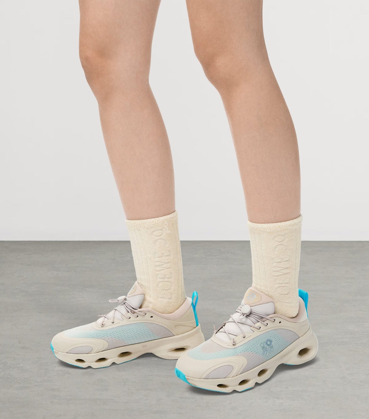 ON Running Cloudsolo LOEWE Sand | Turquoise 闂備胶鍋ㄩ崕濠氬箯缁嬬⒓nd | Turquoise