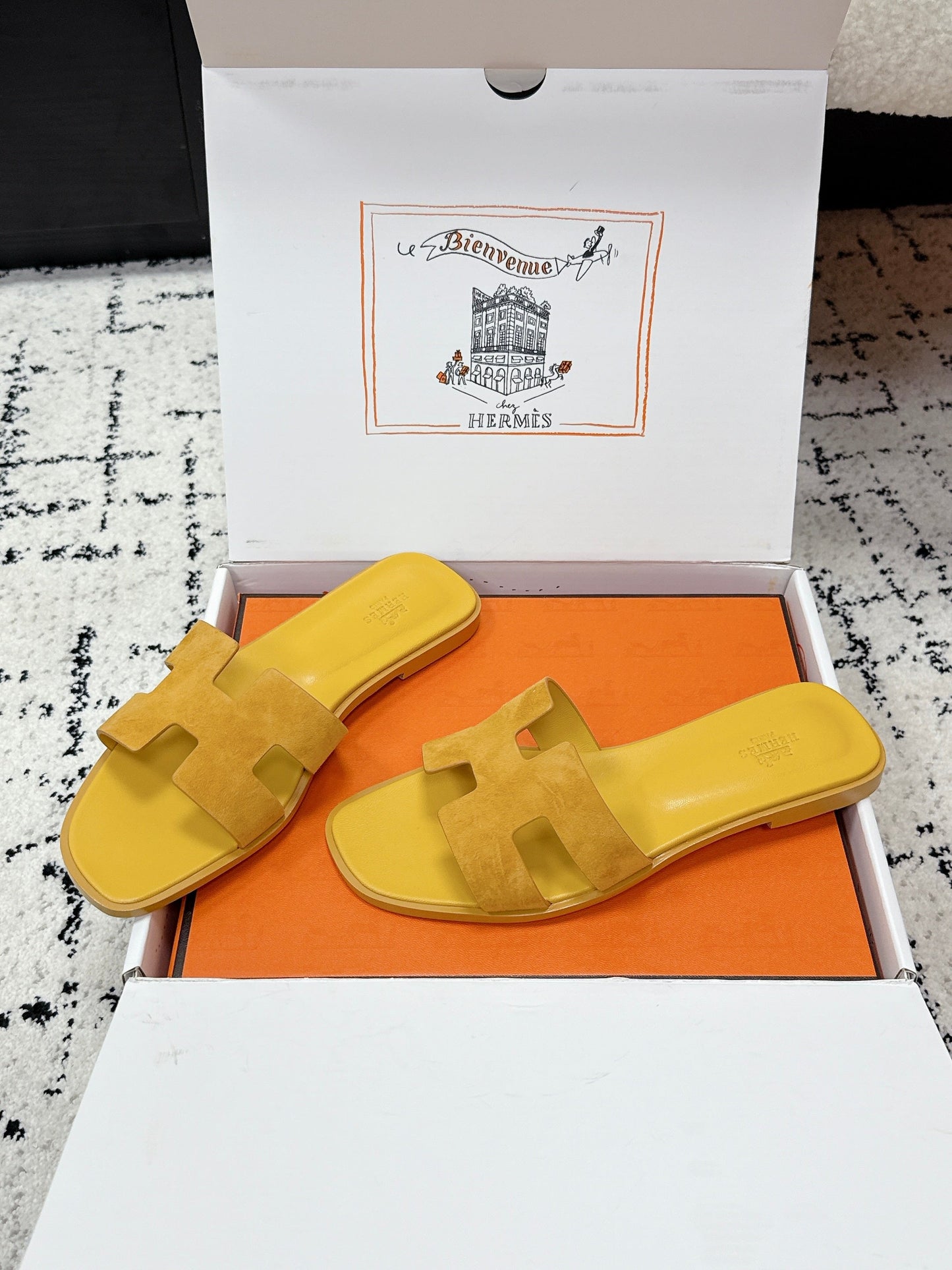 HM 26ss Oran Sandals Yellow Suede Cowhide 617194