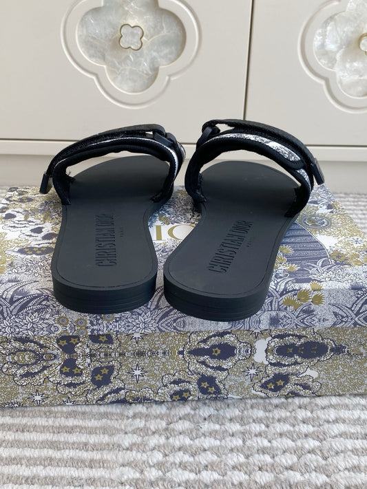 CD 26s Flat Slippers Black White Canvas Rubber 648130