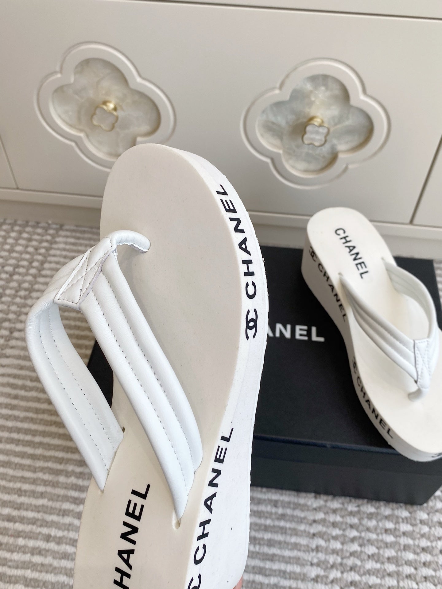 CC 26s Thong Sandals 65 White Rubber Leather 647675