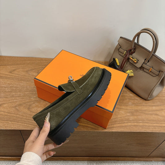 HM 26ss Loafers Olive Green Suede Sliver Buckle 638432