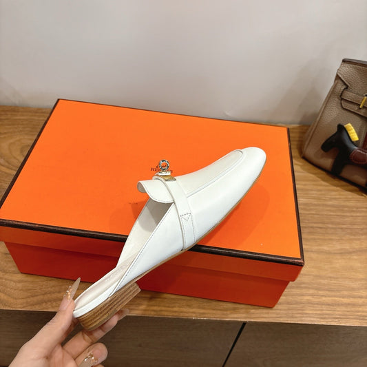 HM 26ss Mule White Calfskin Gold Buckle 638468