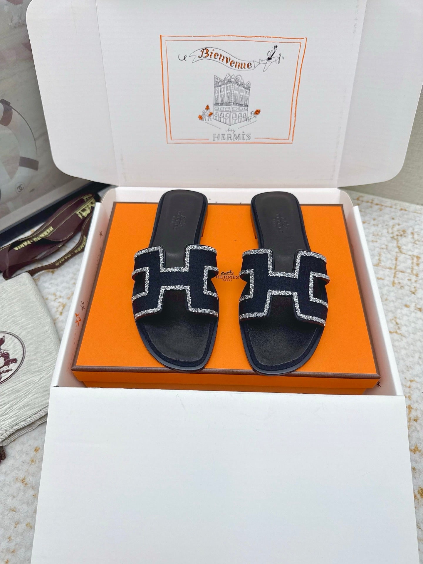 HM 26ss Oran Sandals Black Navy Blue Sheepskin Rhinestone 625233
