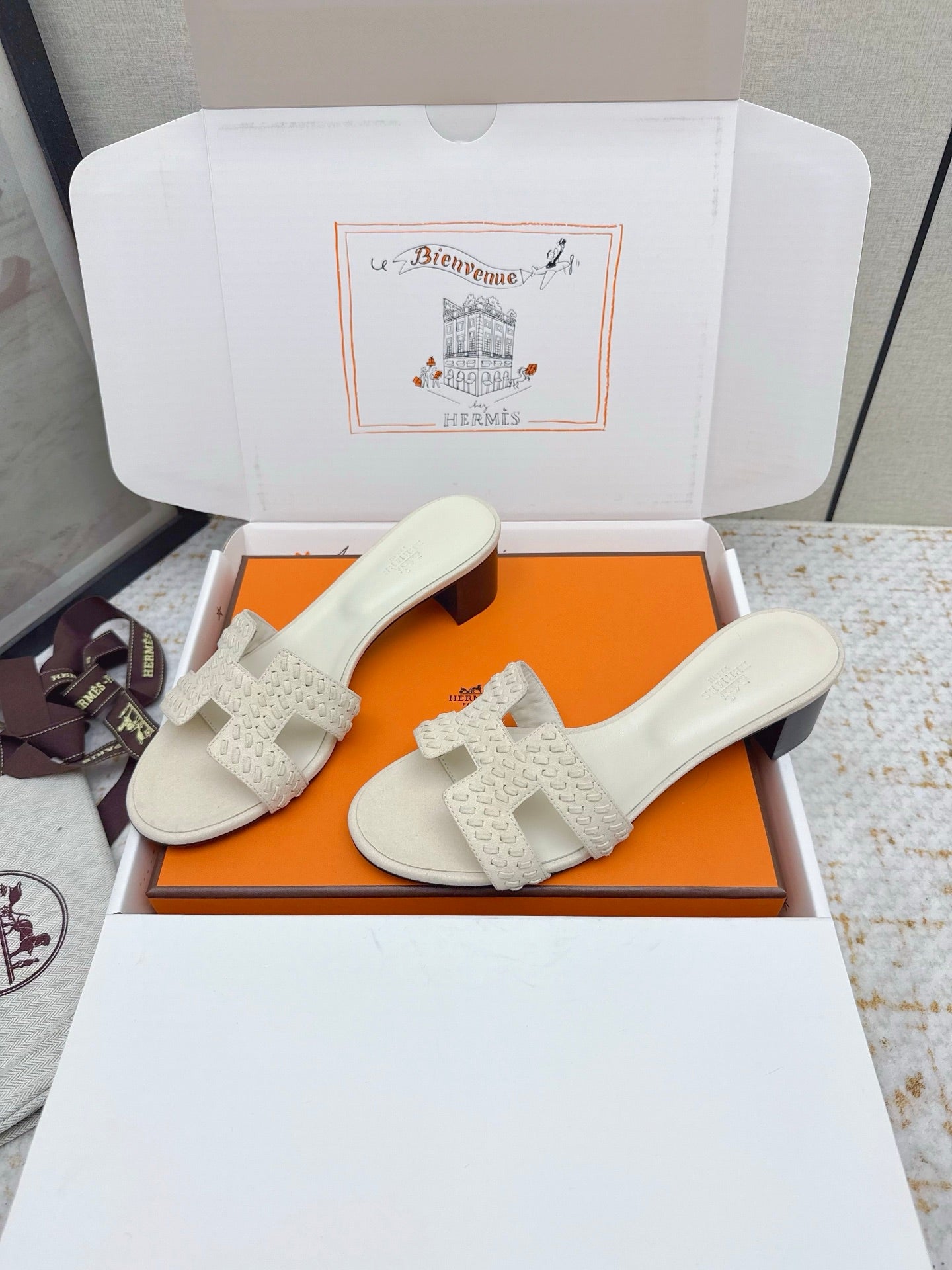 HM 26ss Oran Sandals 50 Cream Suede Sheepskin 625141