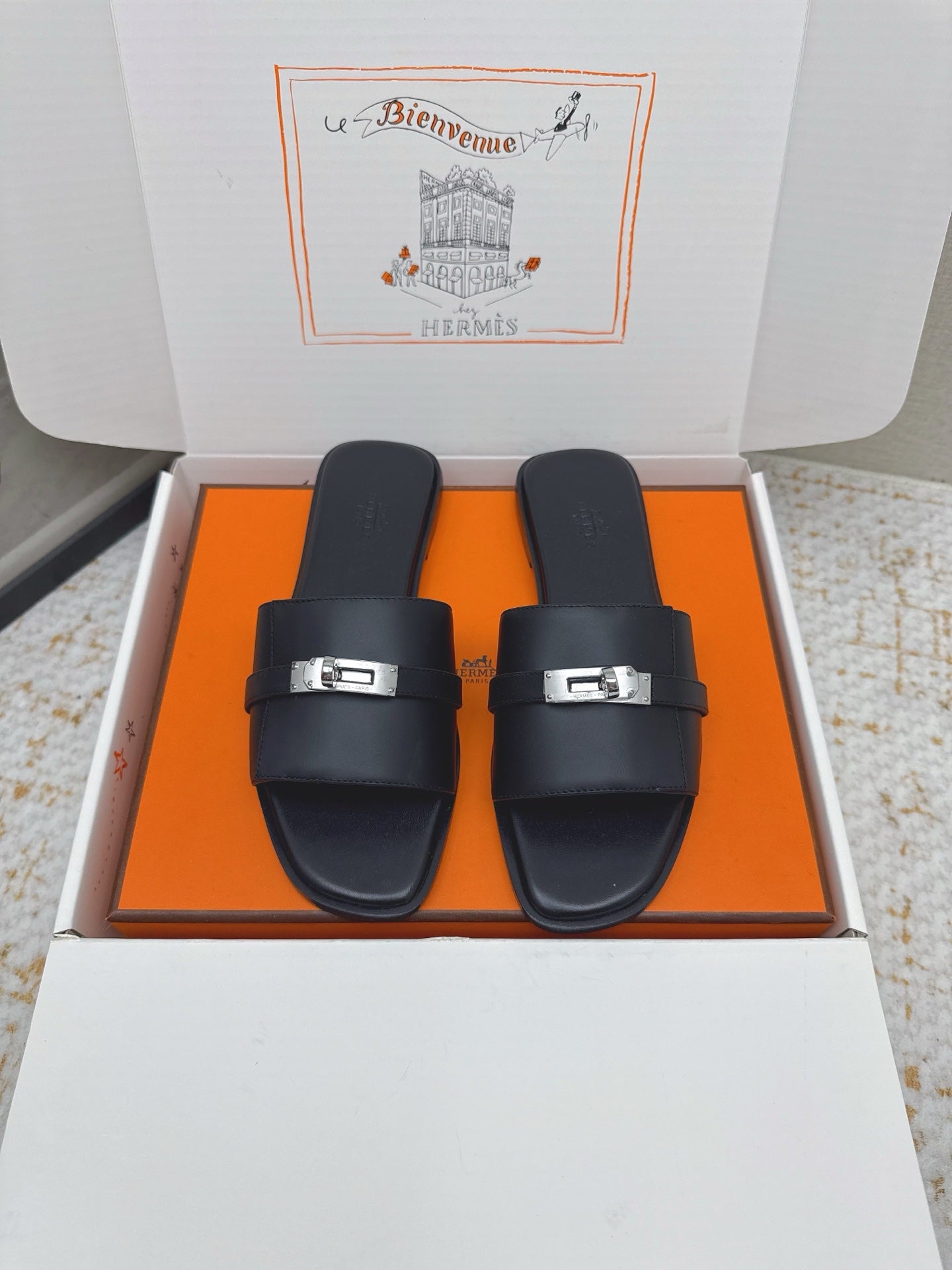 HM 26ss Oasis Sandals Black Sheepskin Sliver Buckle 625163
