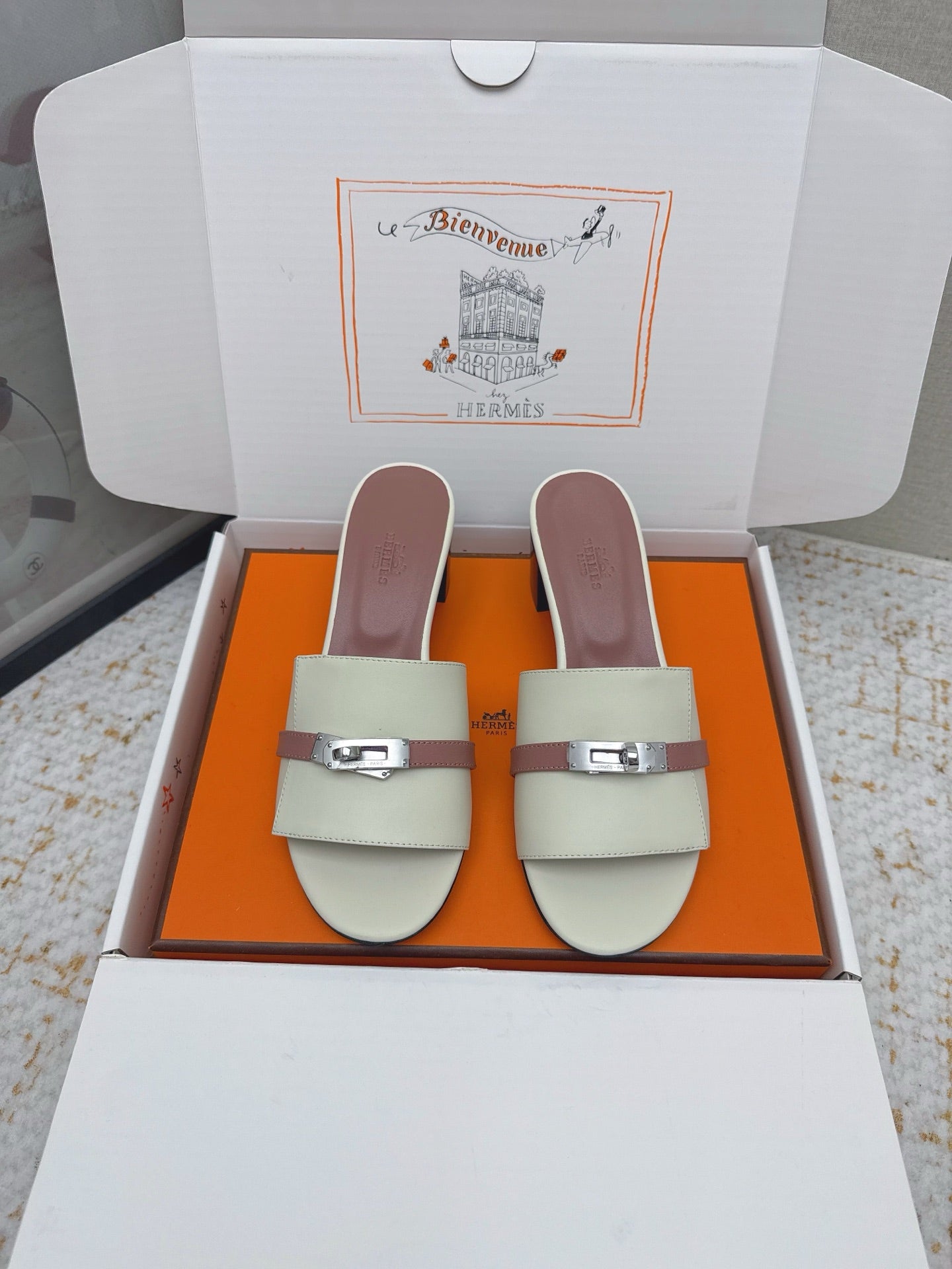HM 26ss Oasis Sandals 50 Cream Dusty Pink Sheepskin Sliver Buckle 625175