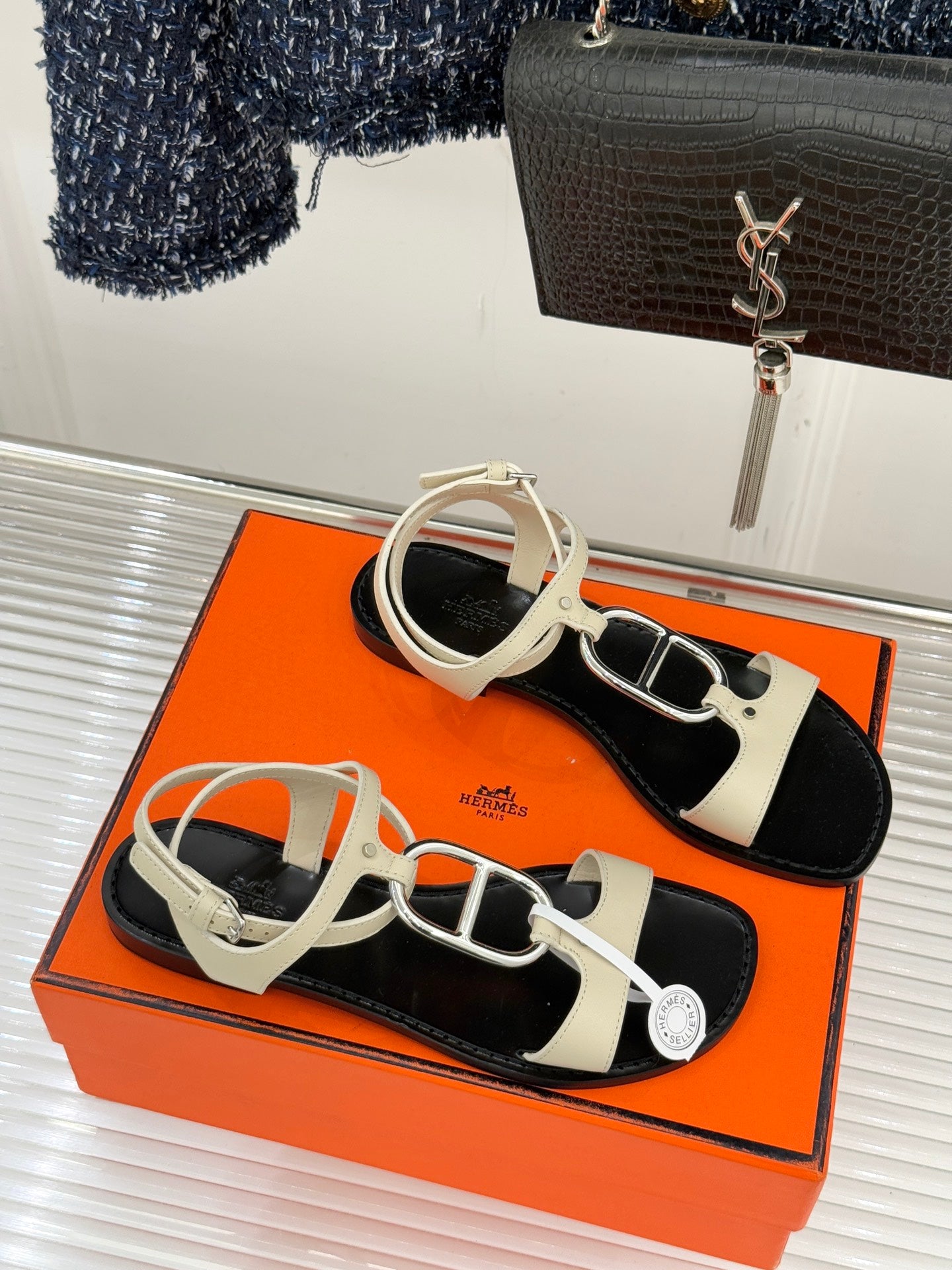HM 26ss Pig Nose Sandals Black Beige Sheepskin 642847