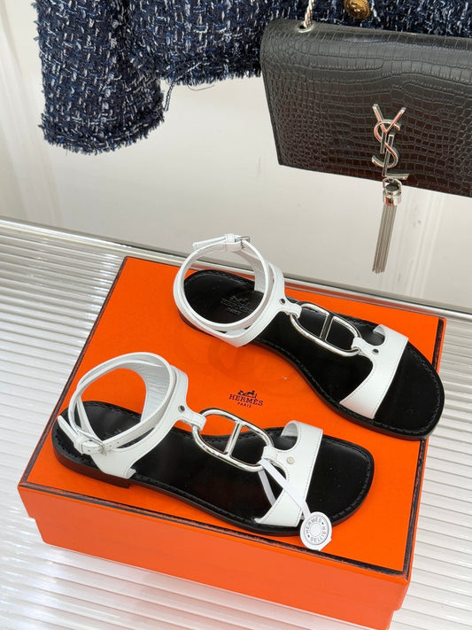 HM 26ss Pig Nose Sandals Black White Sheepskin 642848