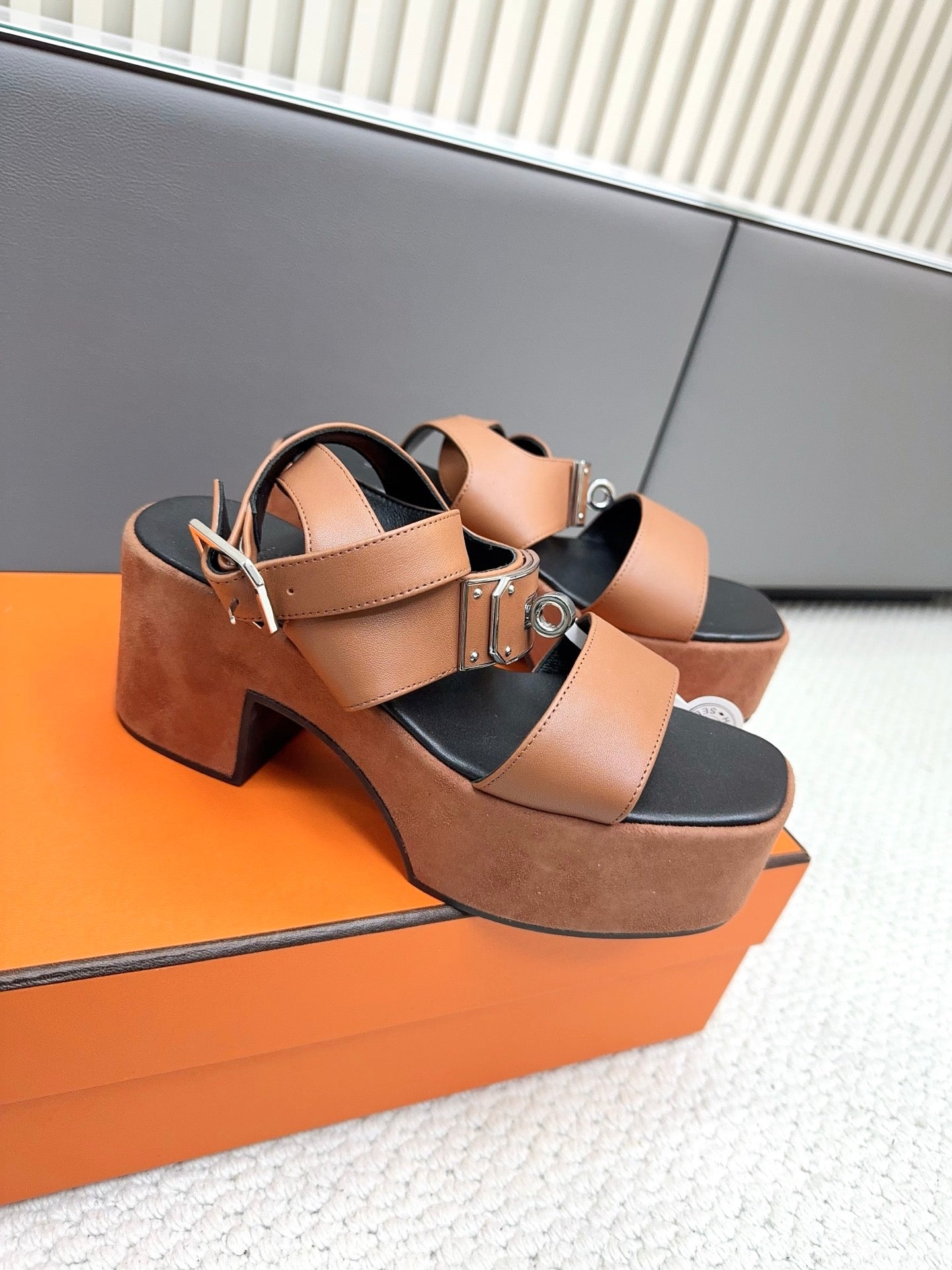 HM 2026 Platform Sandals 70 Brown Black Suede Cowhide 664409