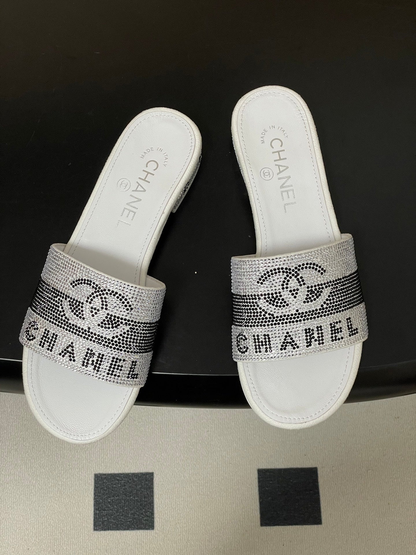 CC 26s Flat Sandals White Gray Sheepskin Rhinestones 649515