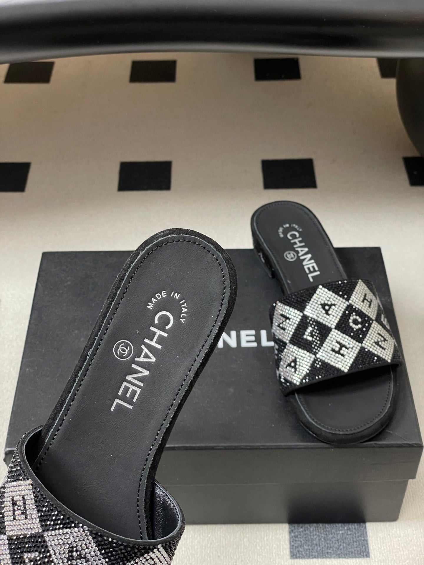 CC 26s Flat Sandals Black Sheepskin Rhinestones 649522