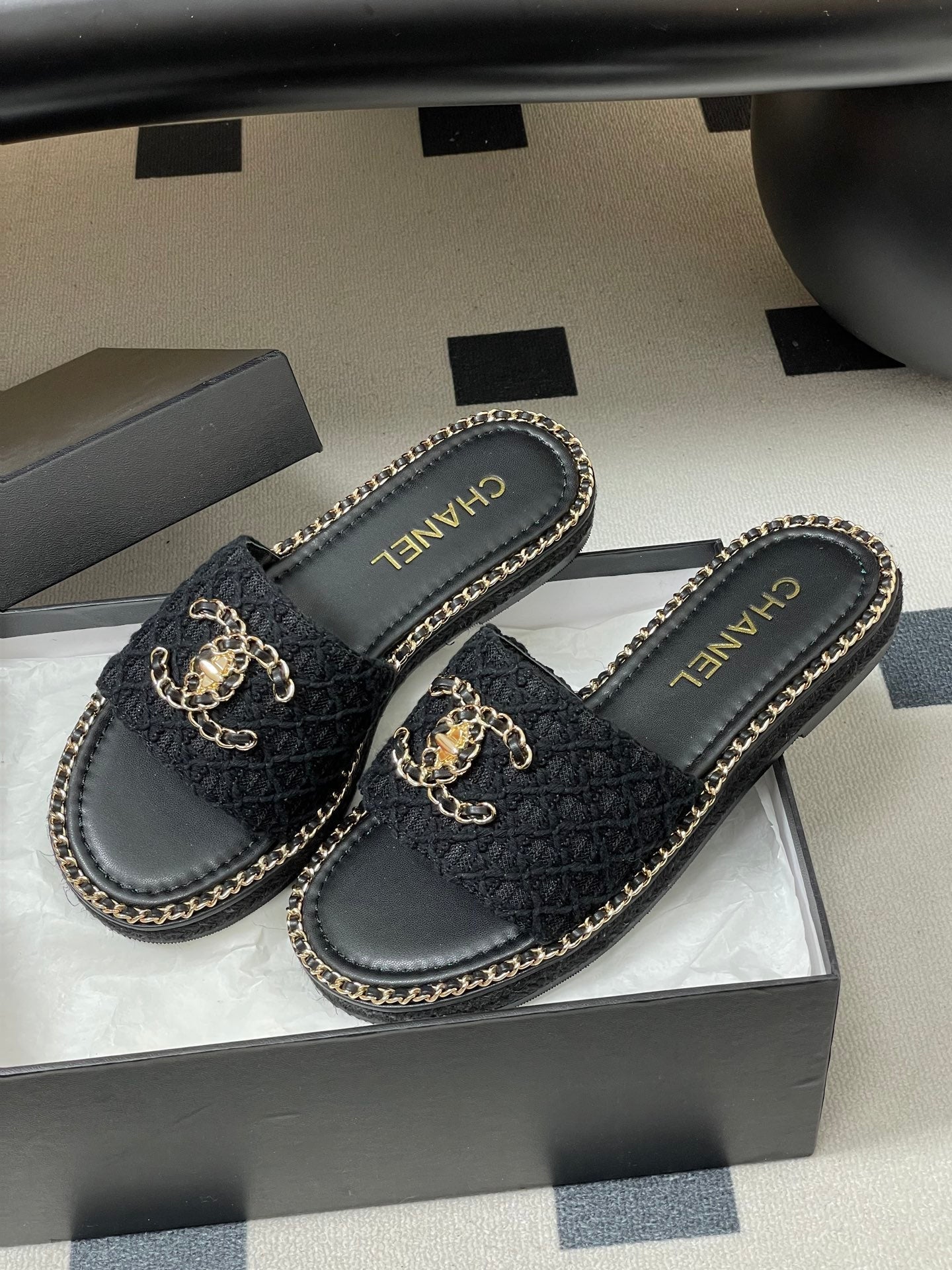 CC 26s Flat Slippers Black Gold Fabric Sheepskin 649487