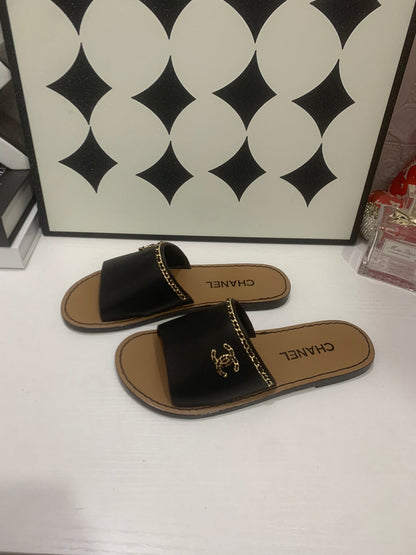 CC 2026 Slippers Black Brown Cowhide 668089