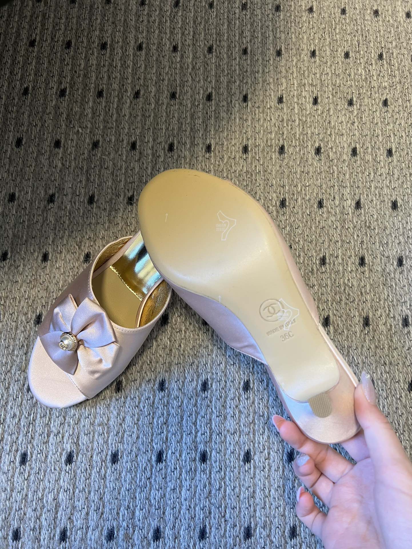 CC 26s High-Heeled Slides 60 Light Pink Satin Cowhide 627185