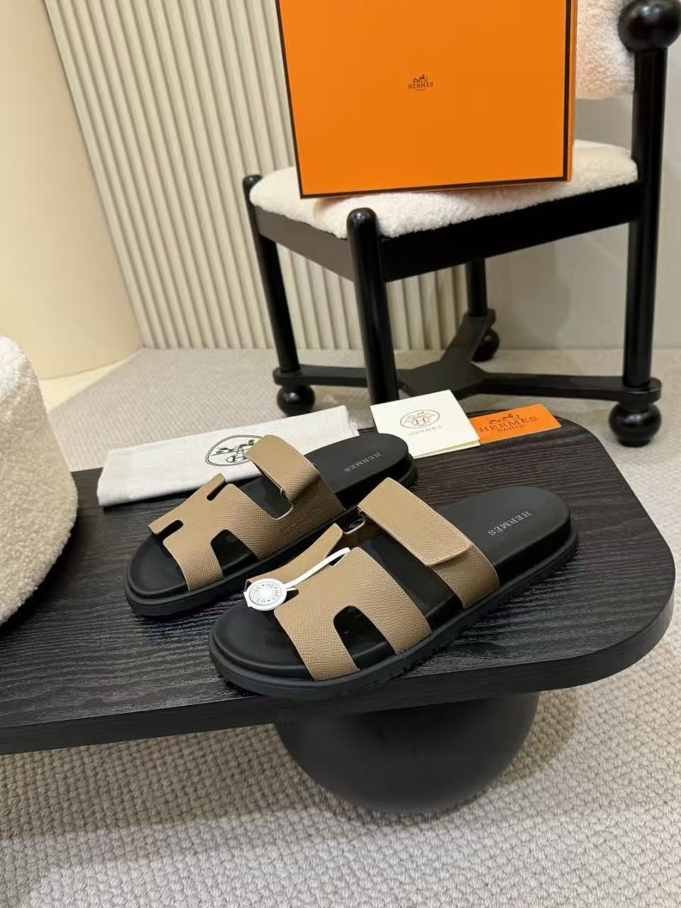 Hermes 2026 Chypre Sandal Beige mix Black Cowhide