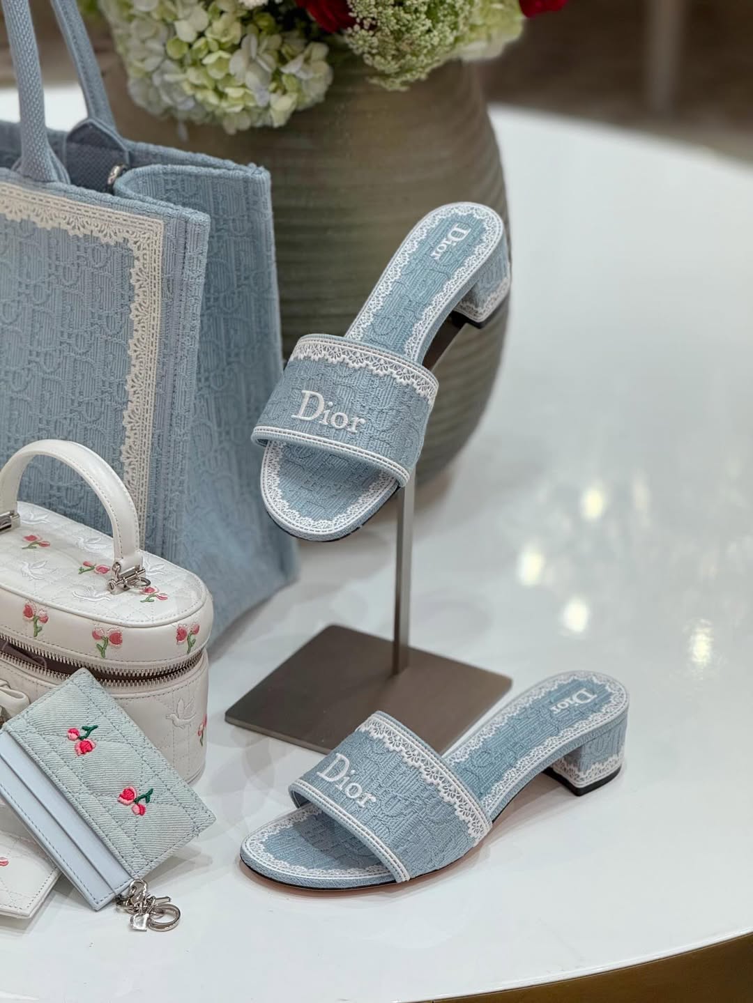 Dior2026 Dentelle Heeled Slide Sky Blue Dior Oblique Embroidered Cotton and White Lace