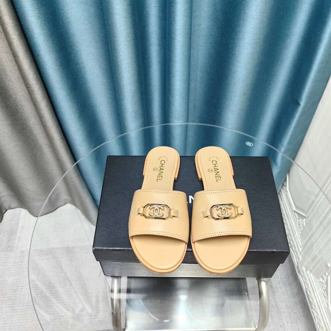 Chanel 2026 C-buckle Slippers Sheepskin 711020