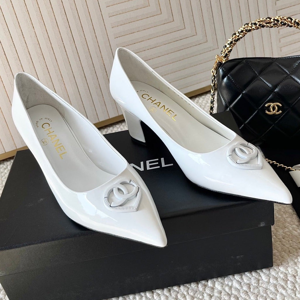 Chanel 2026 Pump With Heart-shaped Buckle Black Patent Leather 787140