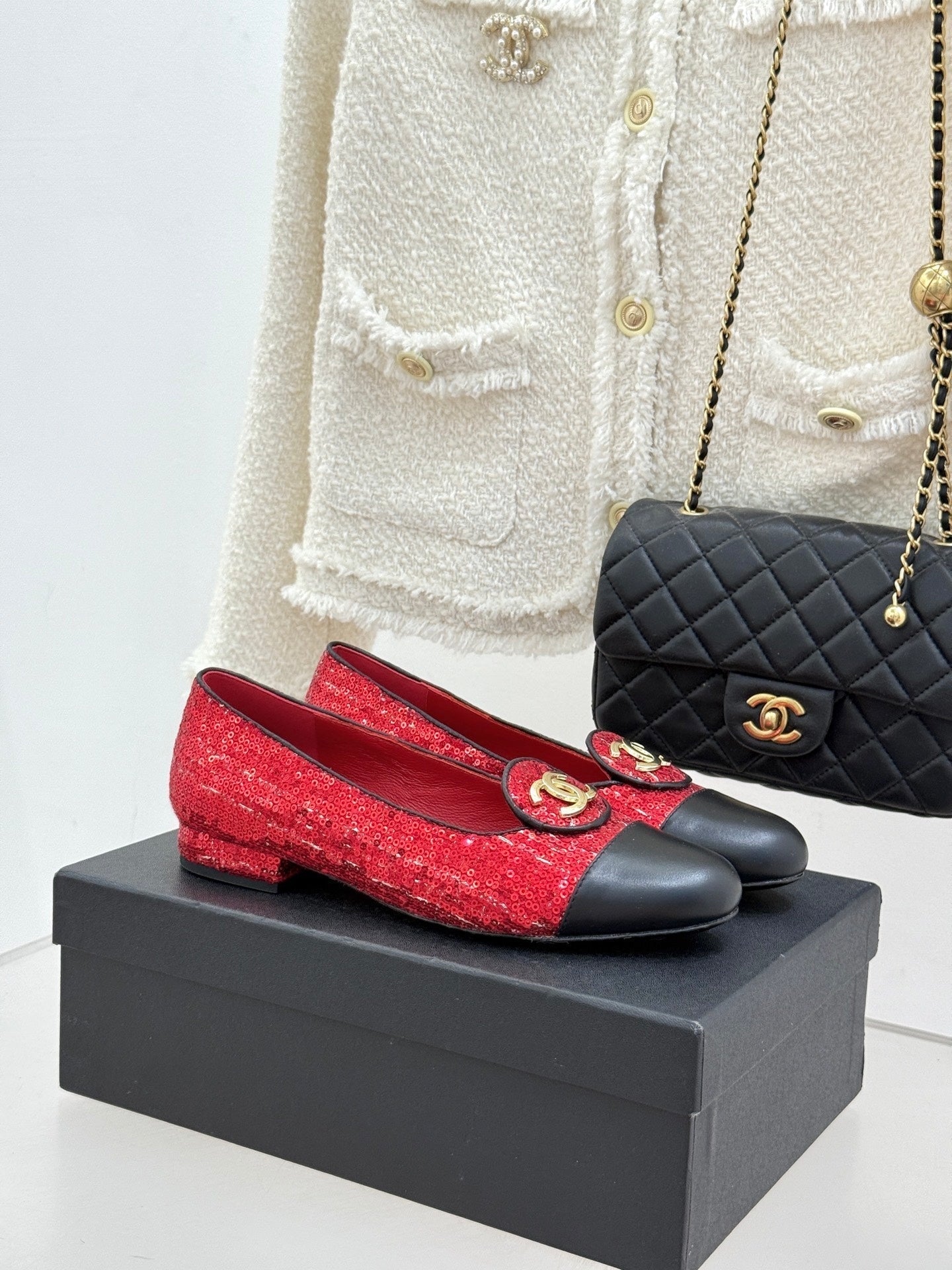 CC 2026 Loafers Sequined Fabric Sheepskin Gold Logo