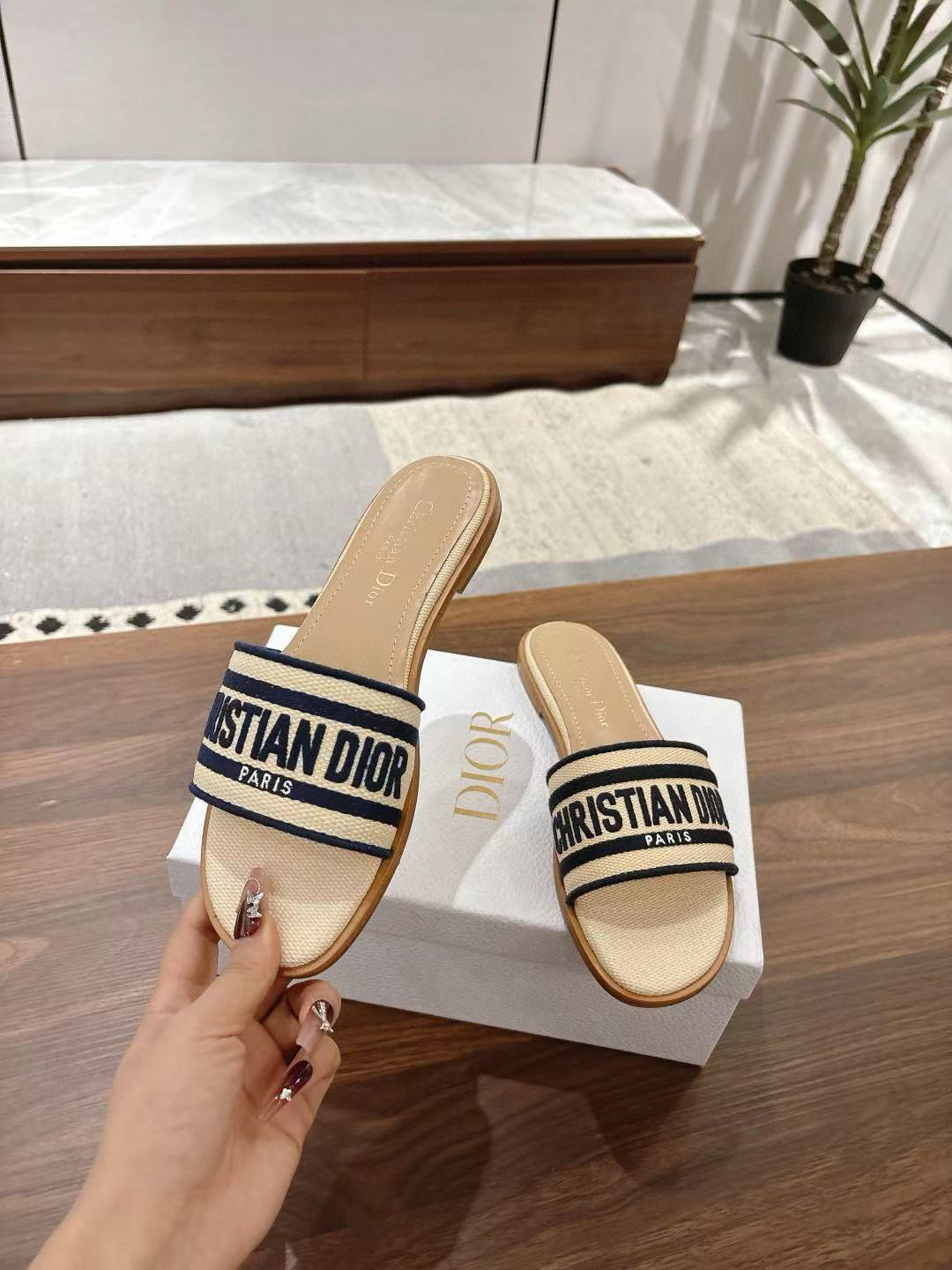 CD 26s Embroidered Sandals Canvas Sheepskin 664321