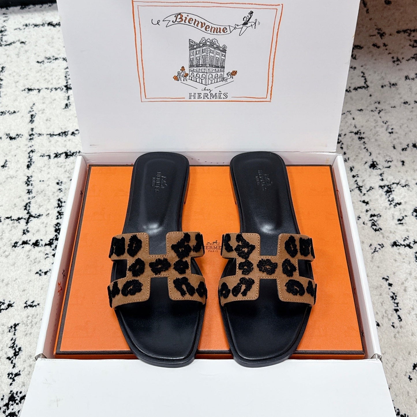HM 26ss Oran Sandals Black Brown Cowhide 617185