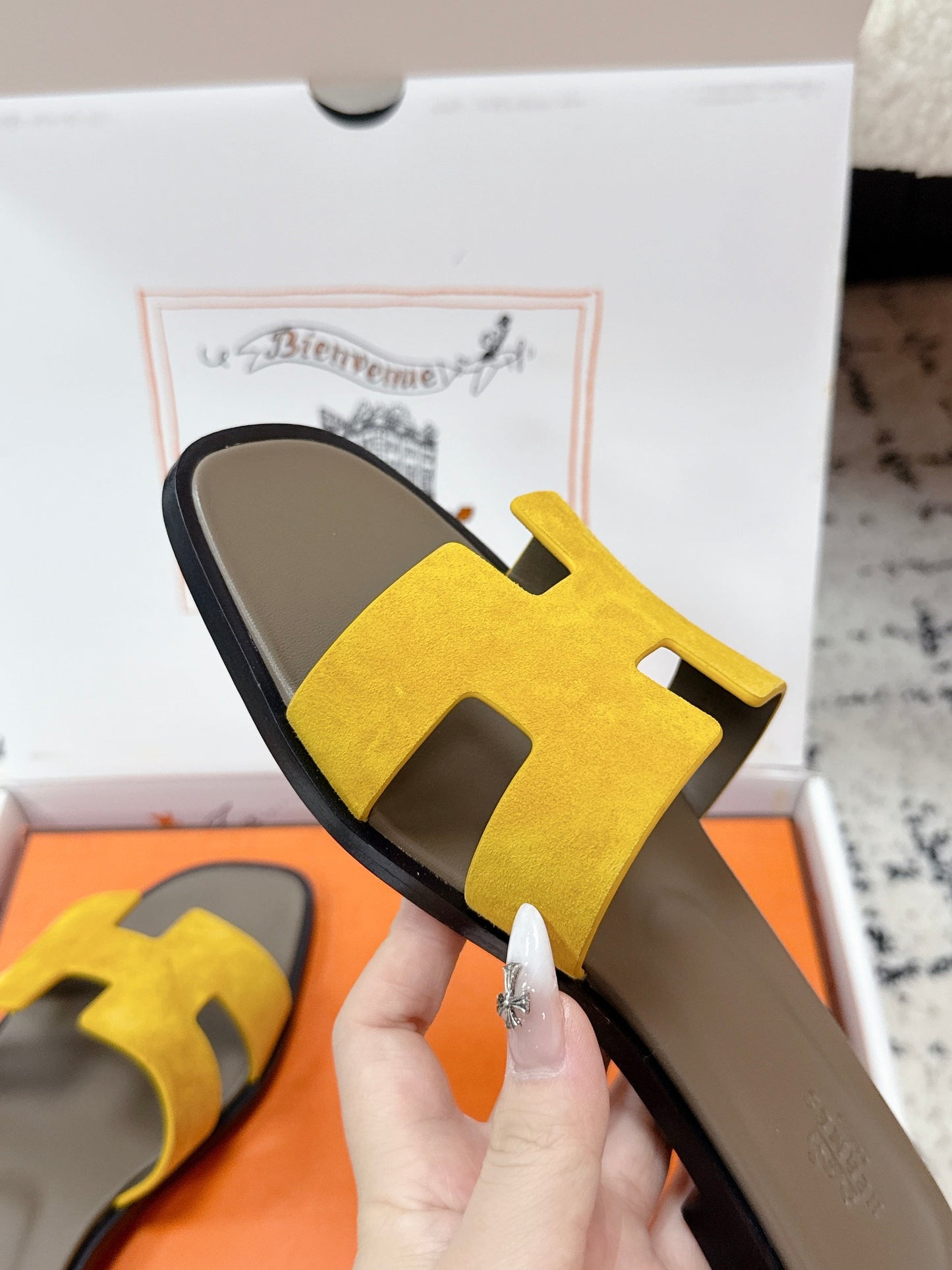 HM 26ss Oran Sandals Olive Green Yellow Suede Cowhide 617197