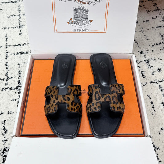 HM 26ss Oran Sandals Brown Black Sheepskin 617219