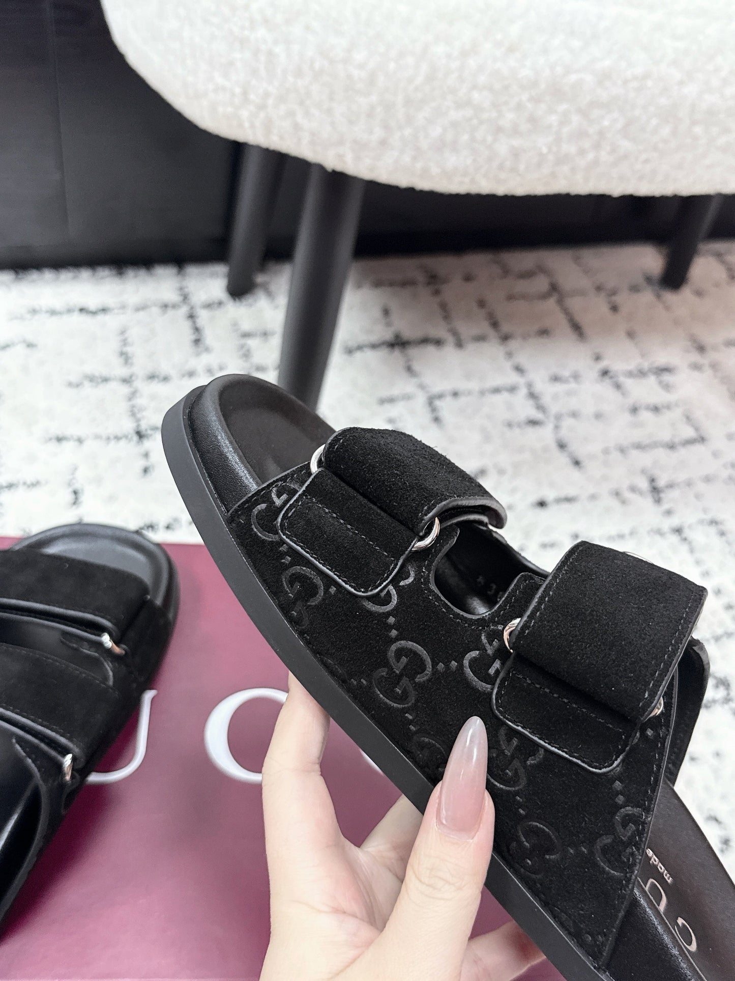 GG 26SS Sandals Black Suede Sheepskin 641461