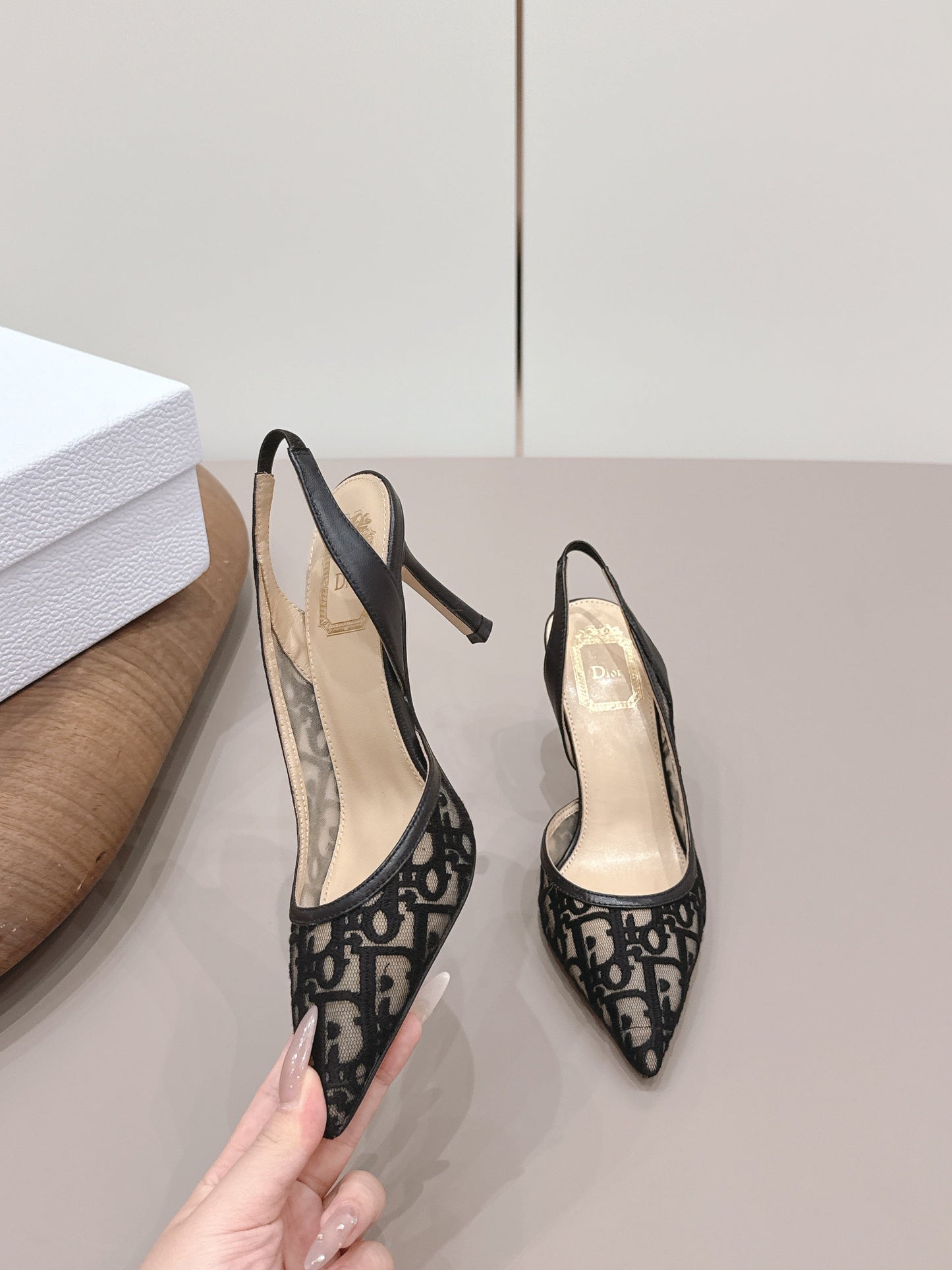 CD 26A Slingback 80 Sheepskin Lace Embroidery