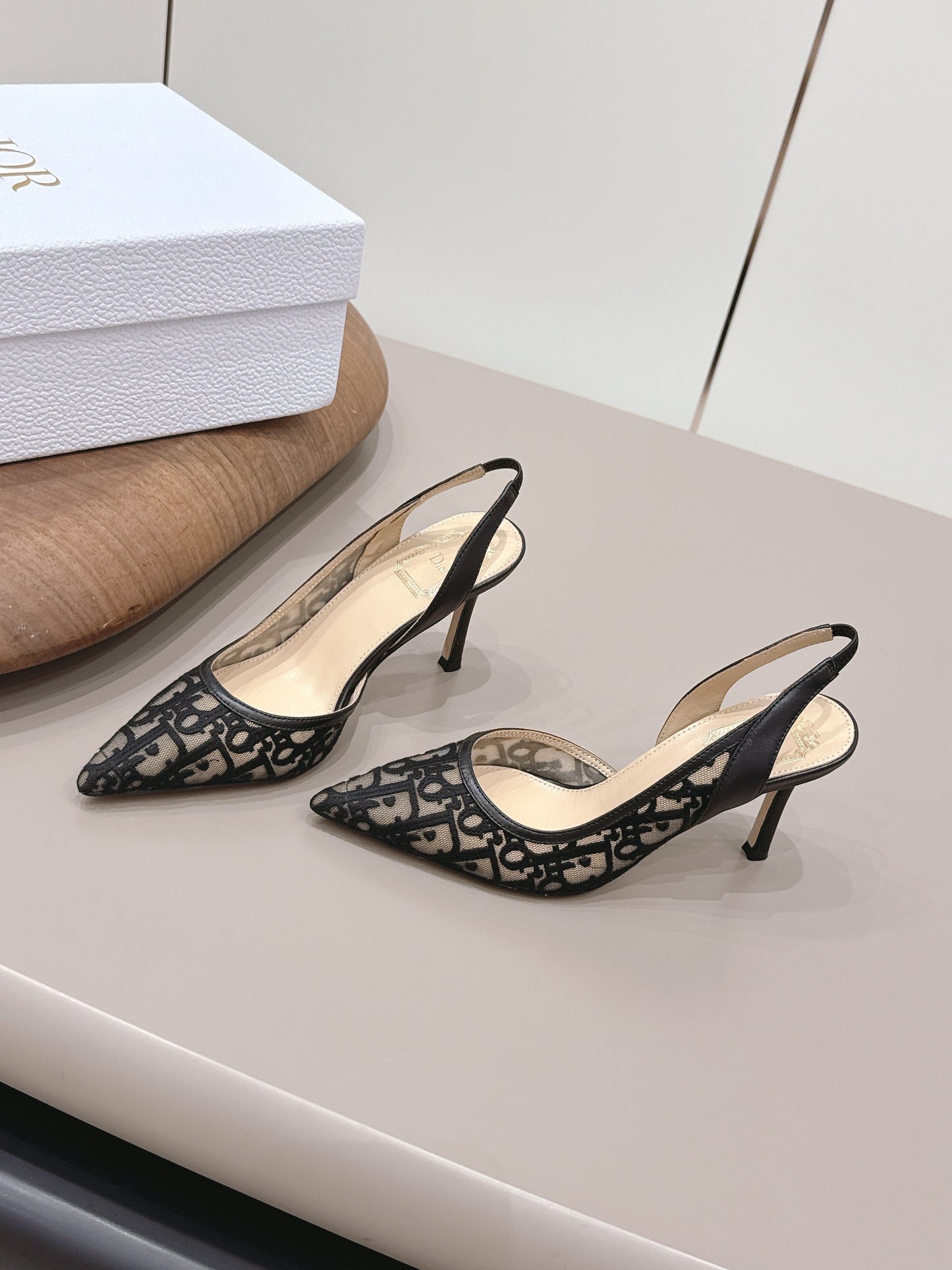 CD 26A Slingback 80 Sheepskin Lace Embroidery