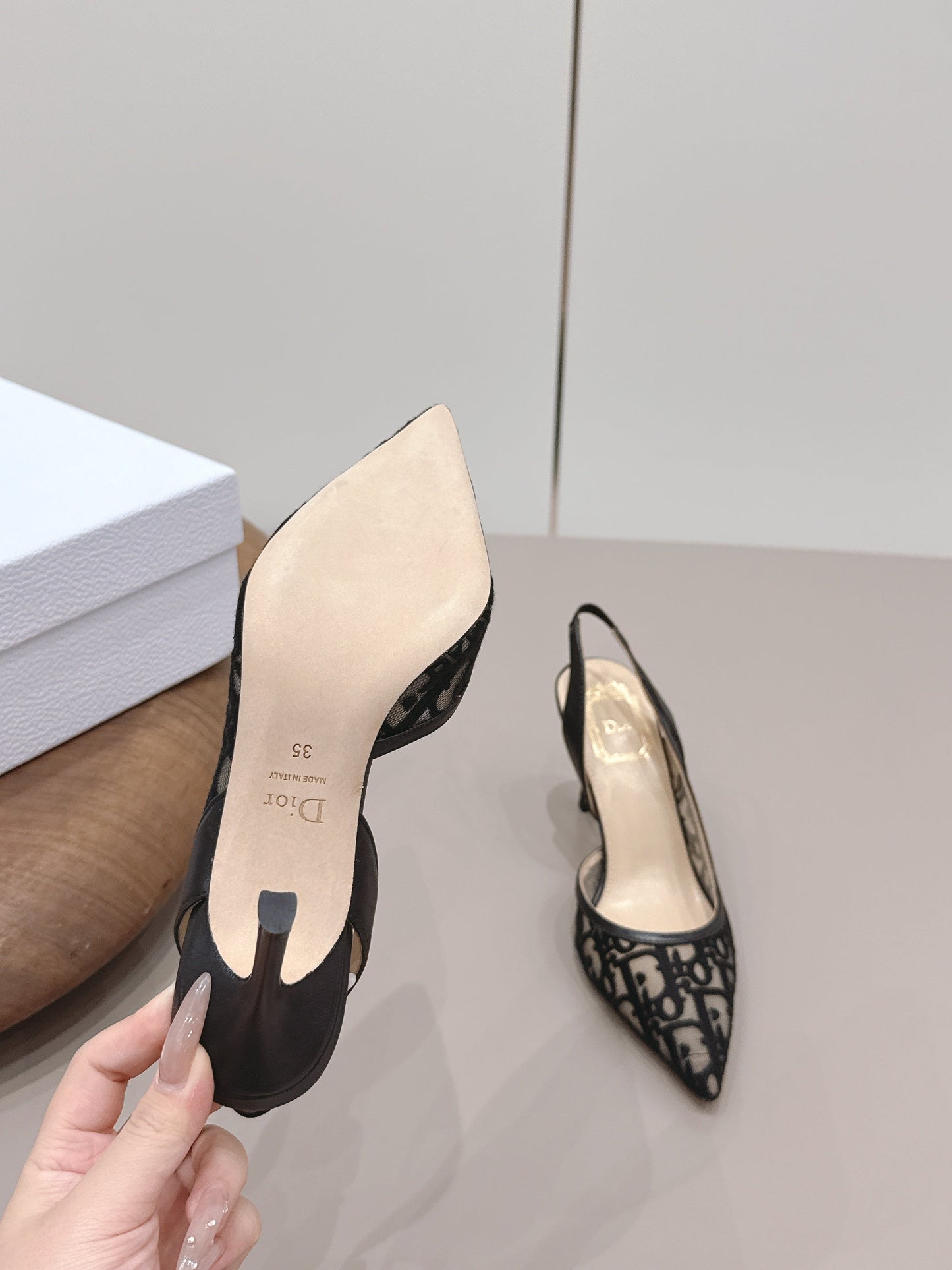 CD 26A Slingback 80 Sheepskin Lace Embroidery