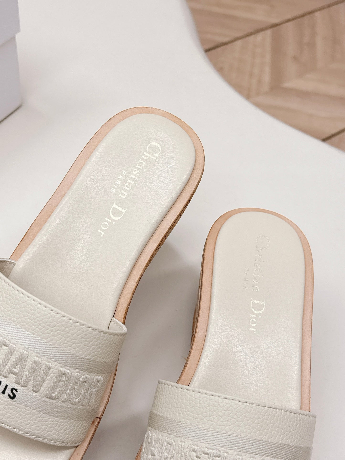 CD 26s  Platform Sandals 85 White Cowhide 643777
