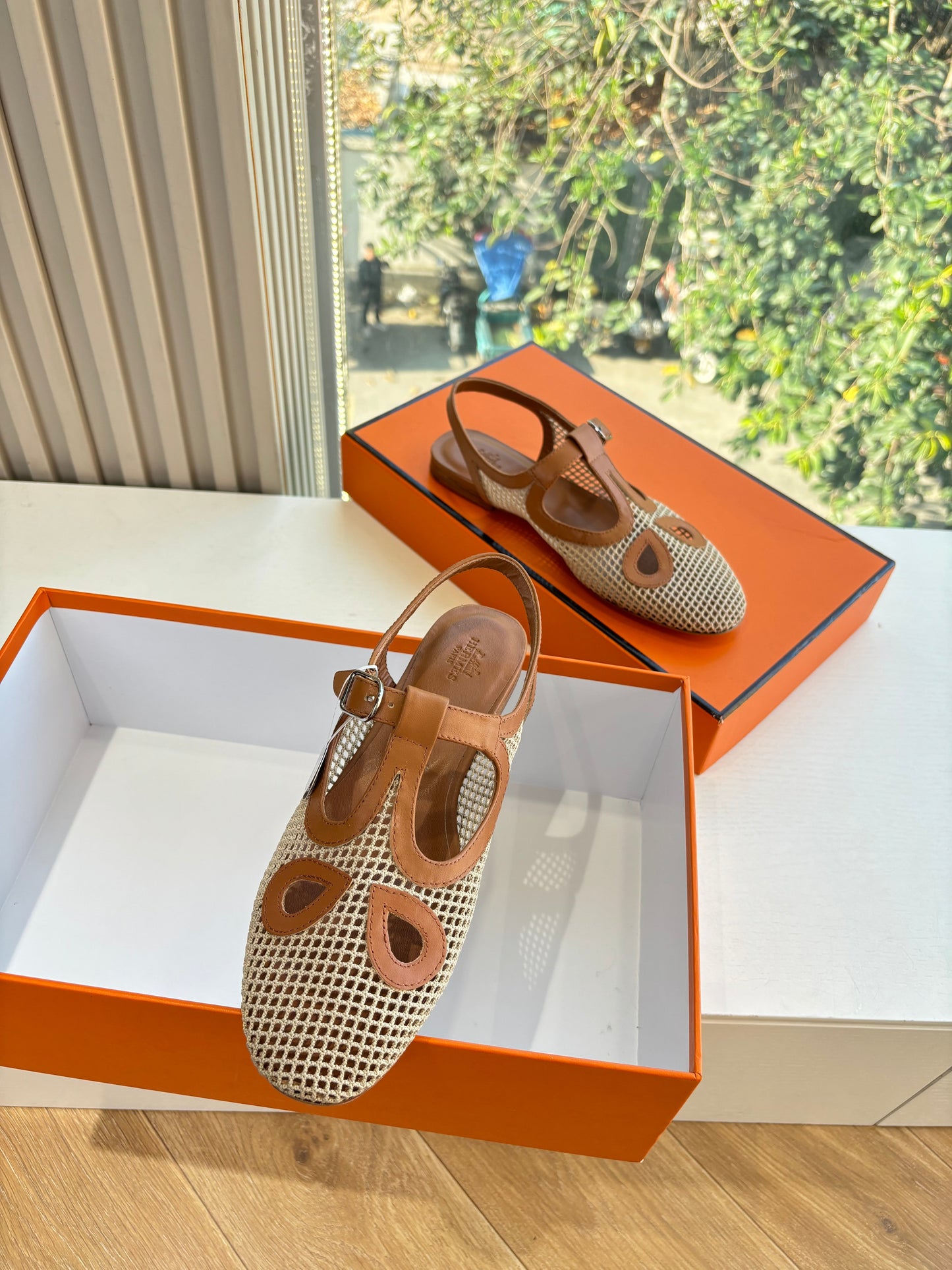 HM 26ss Pig-Nose Flat Sandals Brown Beige Mesh Sheepskin 603925