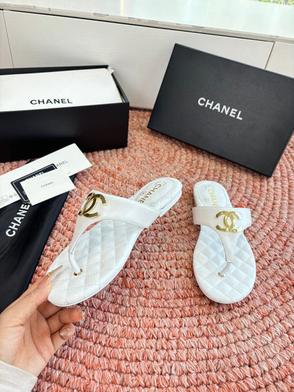 CC 26s Thong Sandals White Sheepskin 648258