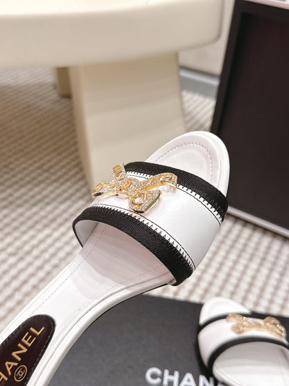 CC 26s Stiletto Sandals 55 White Black Leather 652572