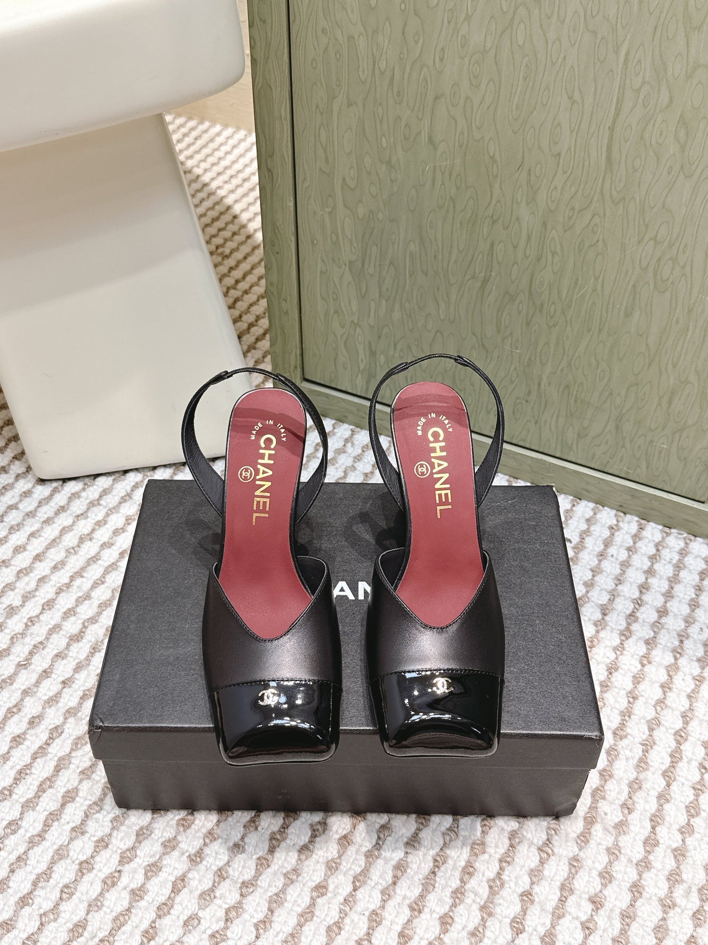 CC 26s Mary Jane Sandals 90 Black Patent Leather  Sheepskin 653546