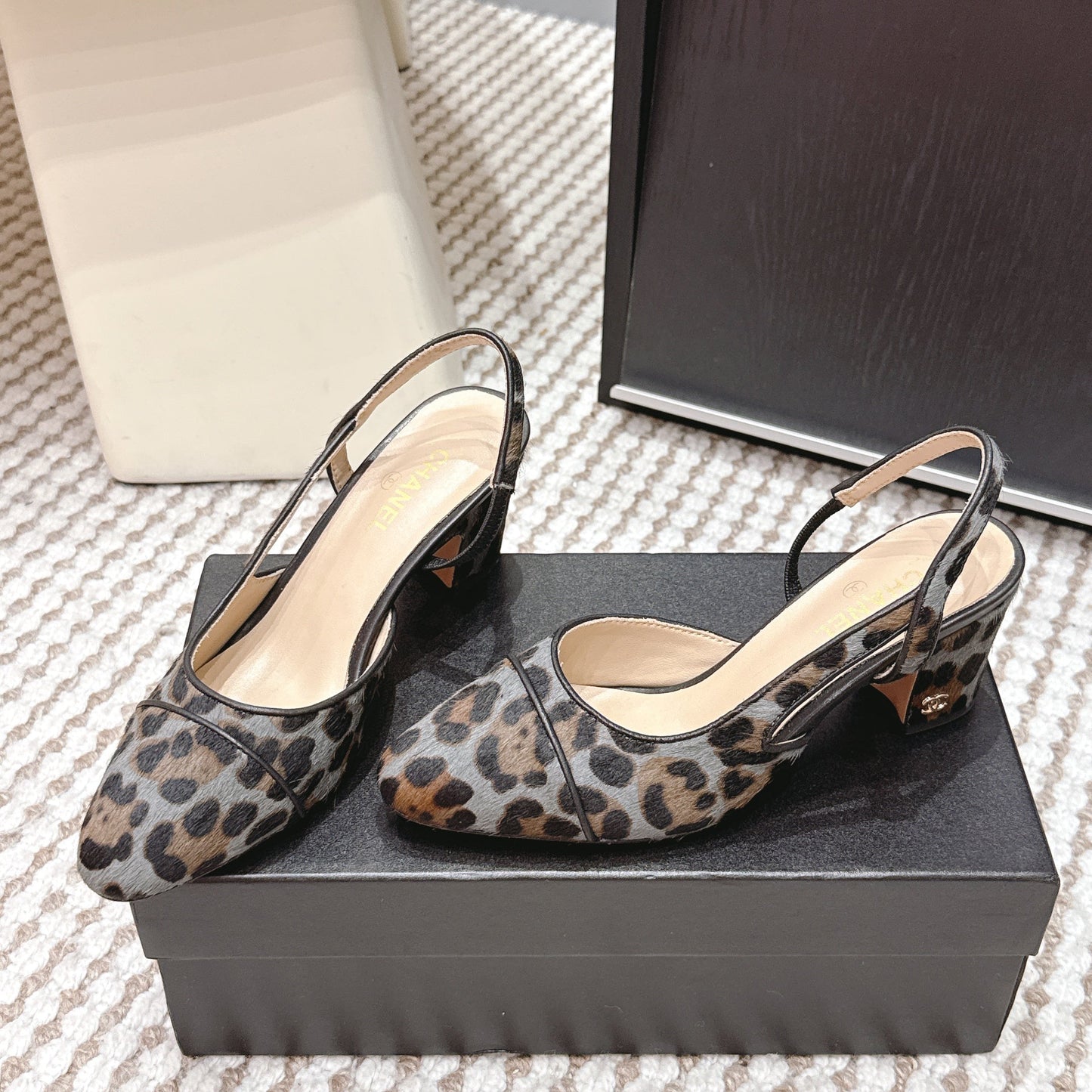 CC 26s Slingback 65 Black Blue Leopard Leather 652653