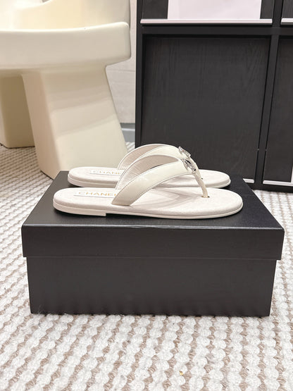 CC 26s Thong Sandals Light Beige Suede Sheepskin 632353