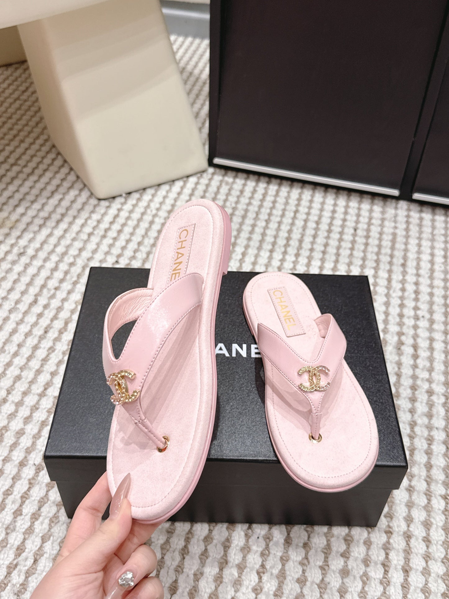 CC 26s Thong Sandals Light Pink Suede Sheepskin 632355