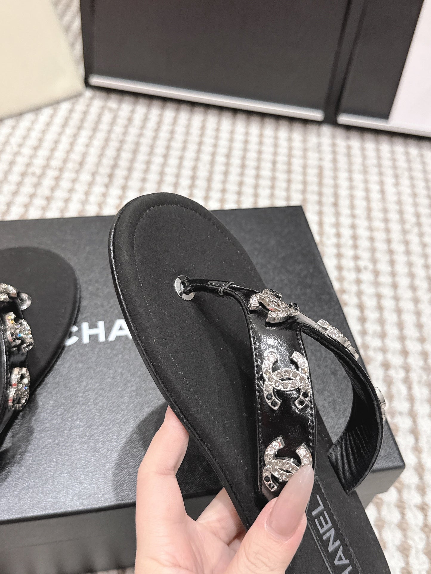 CC 26s Thong Sandals Black Suede Sheepskin Sliver Charm 632357