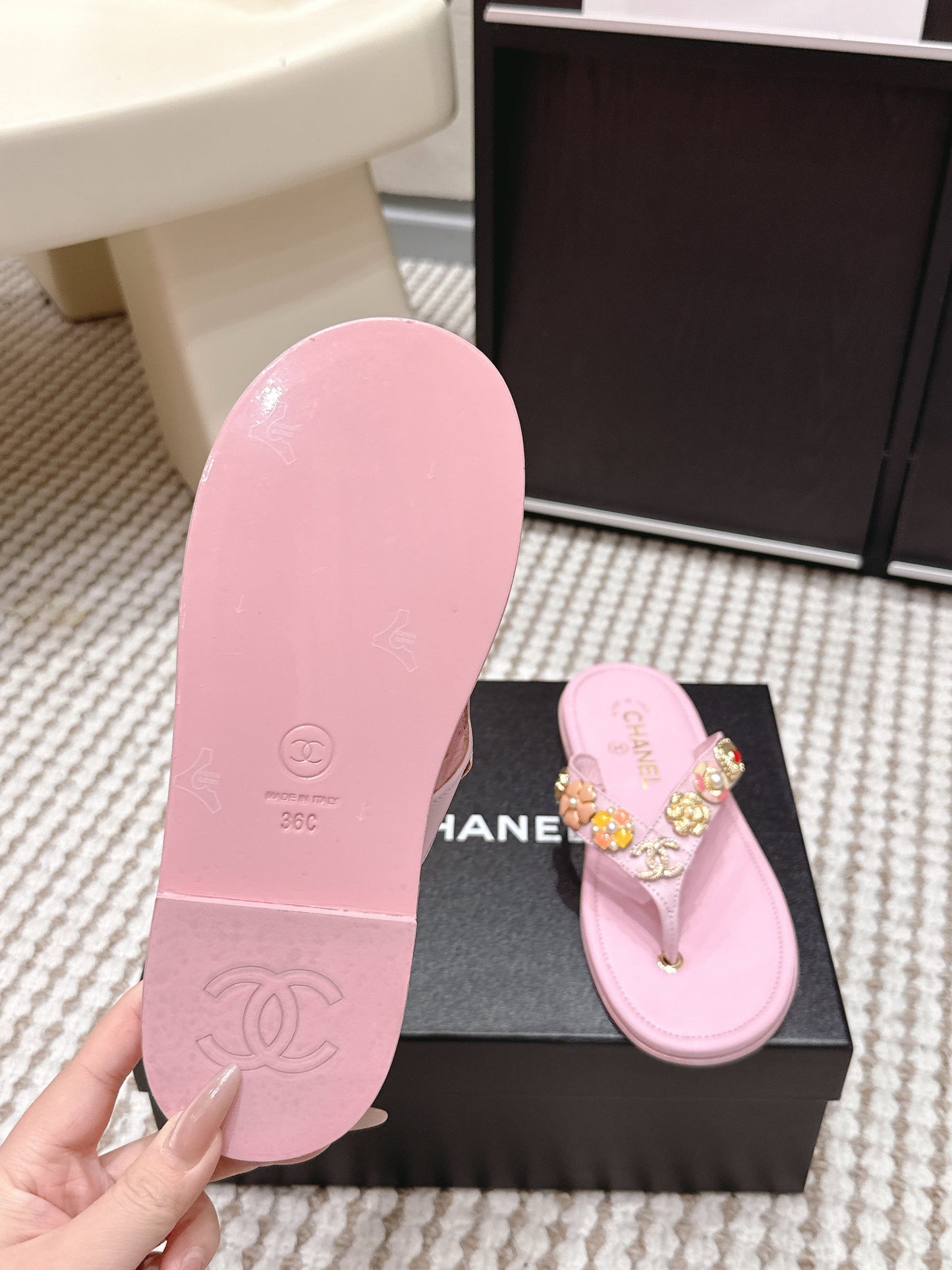 CC 26s Thong Sandals Pink Sheepskin Multicolor Charm 632362