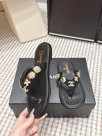 CC 26s Thong Sandals Sheepskin Gold Charm 632369