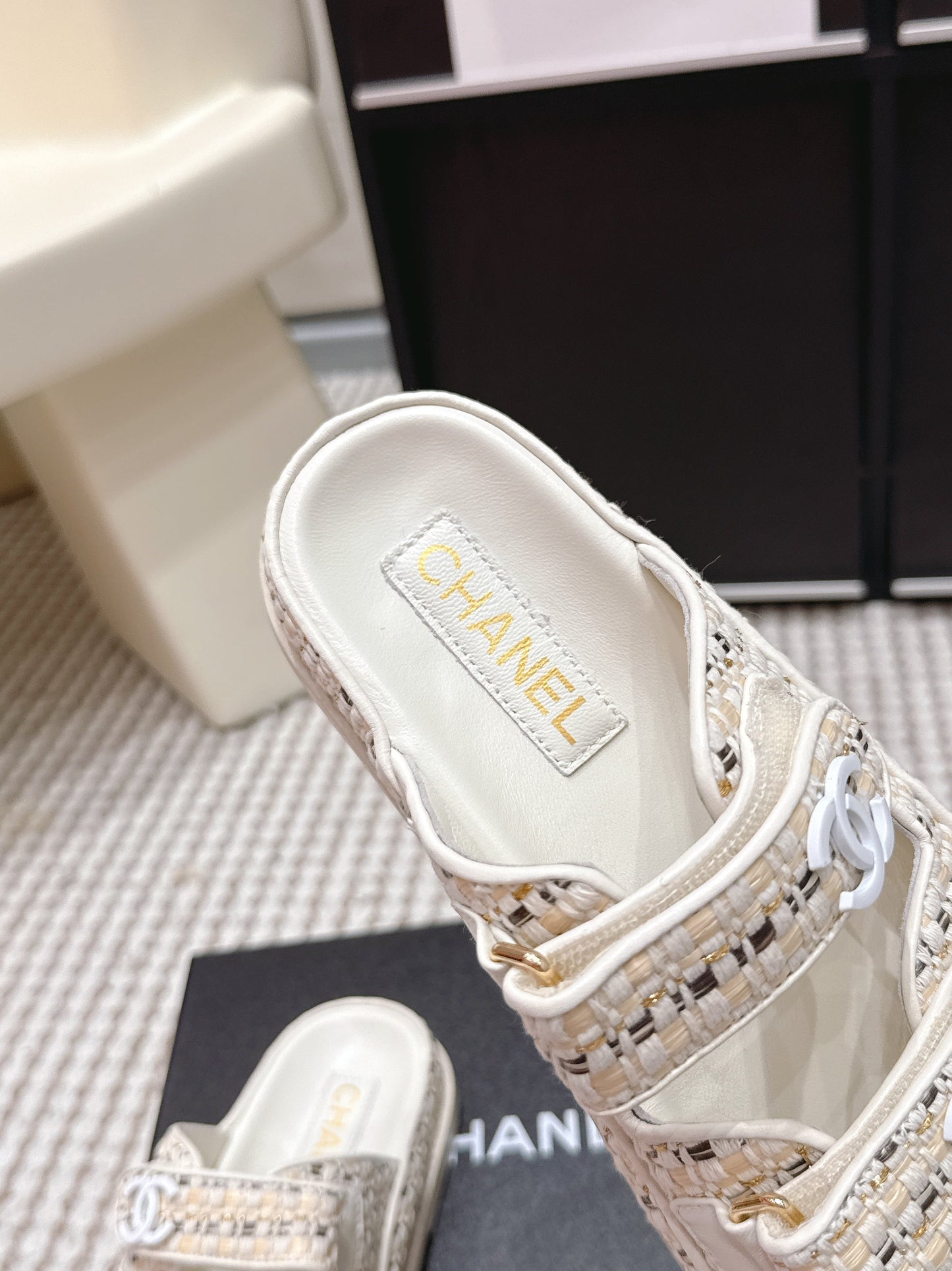 CC 26s Sandals Beige Leather Raffia 632397