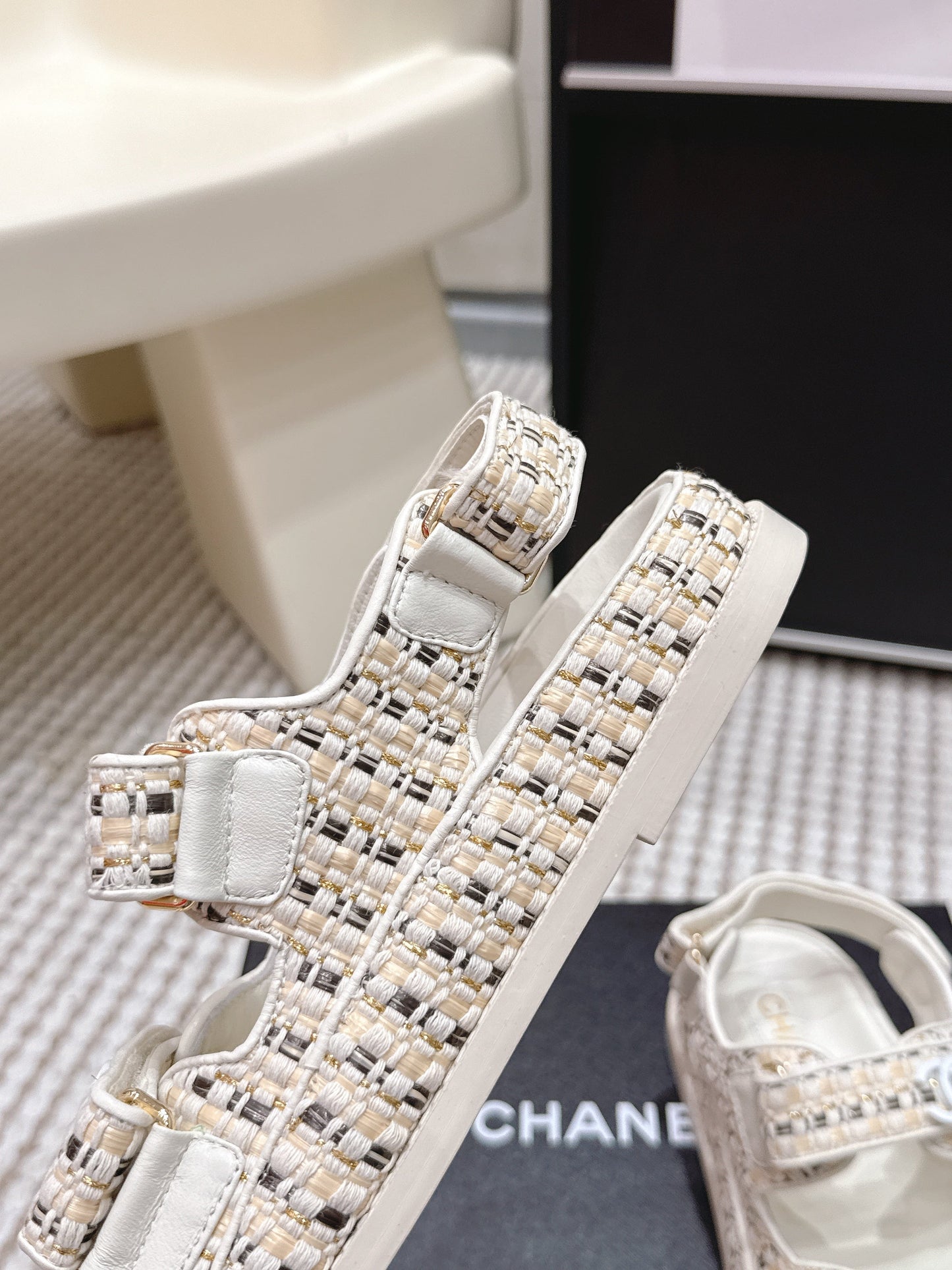 CC 26s Sandals Beige Leather Raffia 632399