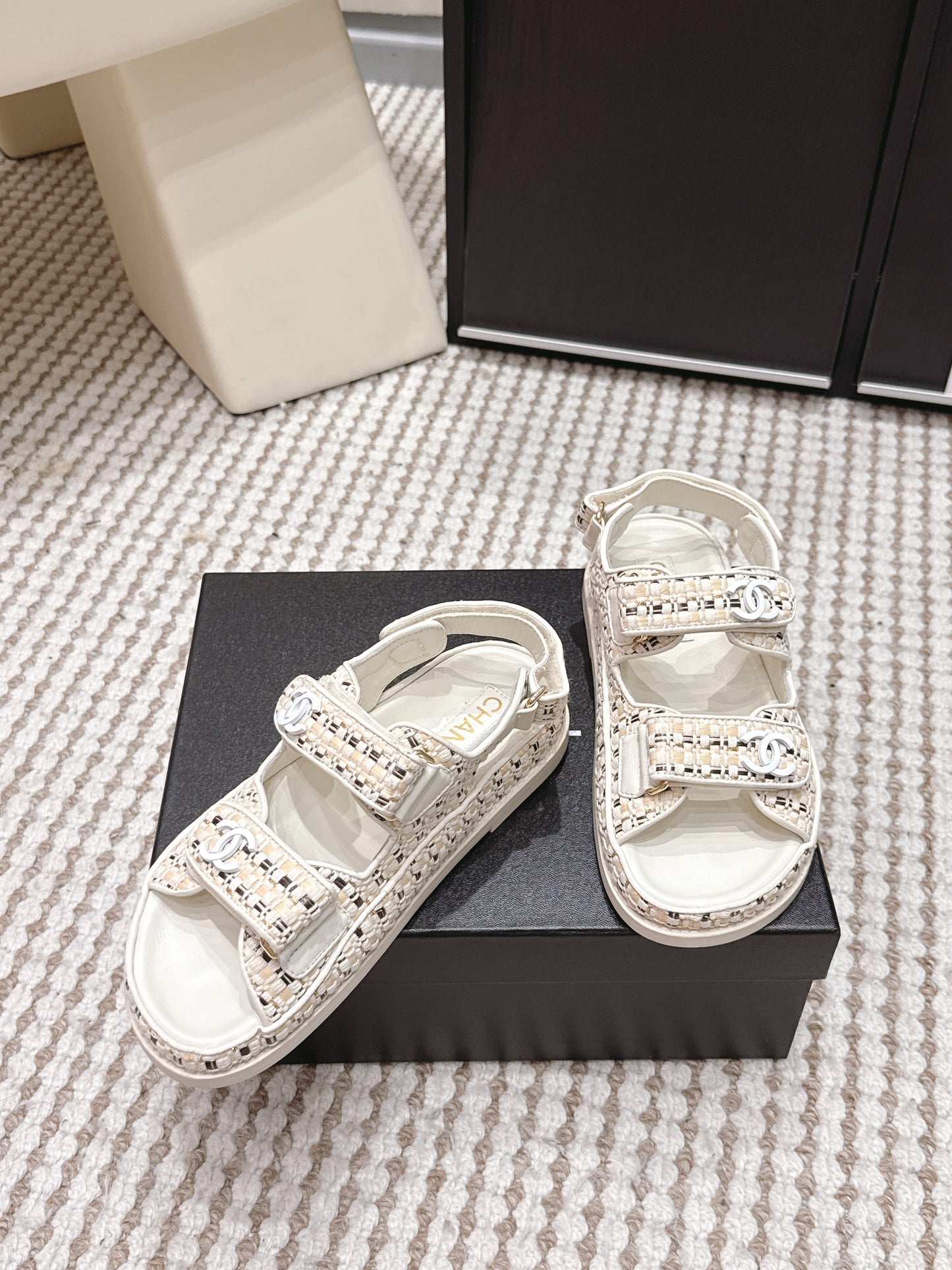 CC 26s Sandals Beige Leather Raffia 632399