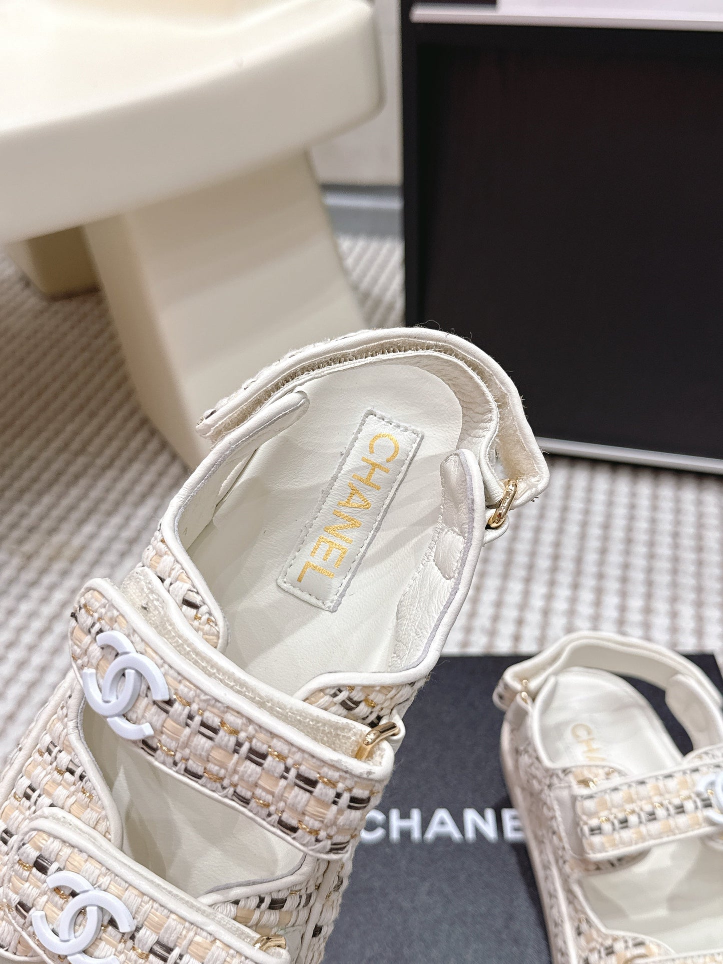 CC 26s Sandals Beige Leather Raffia 632399
