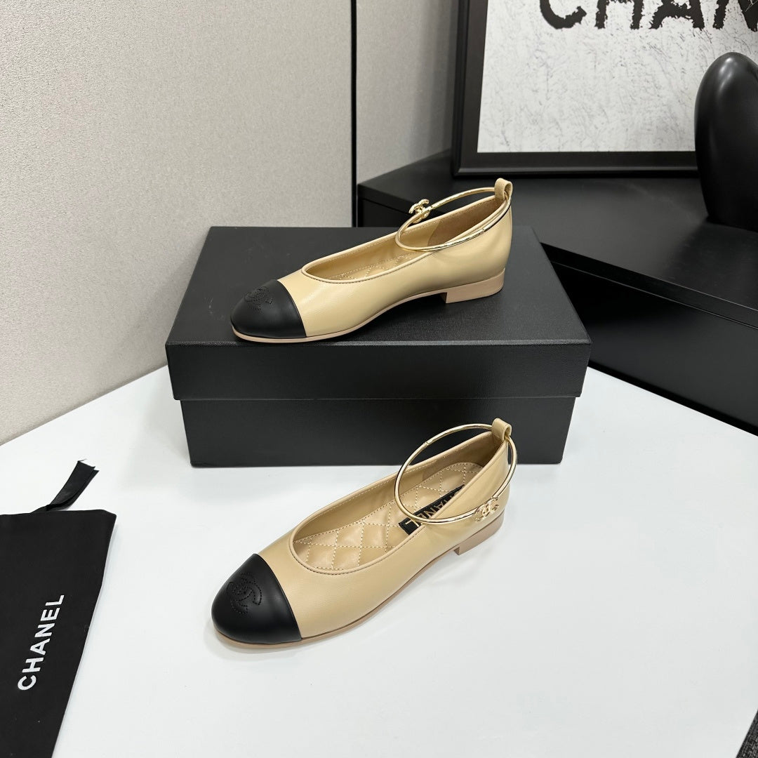 CC 26s Ballet Flats Beige Black Sheepskin 626303