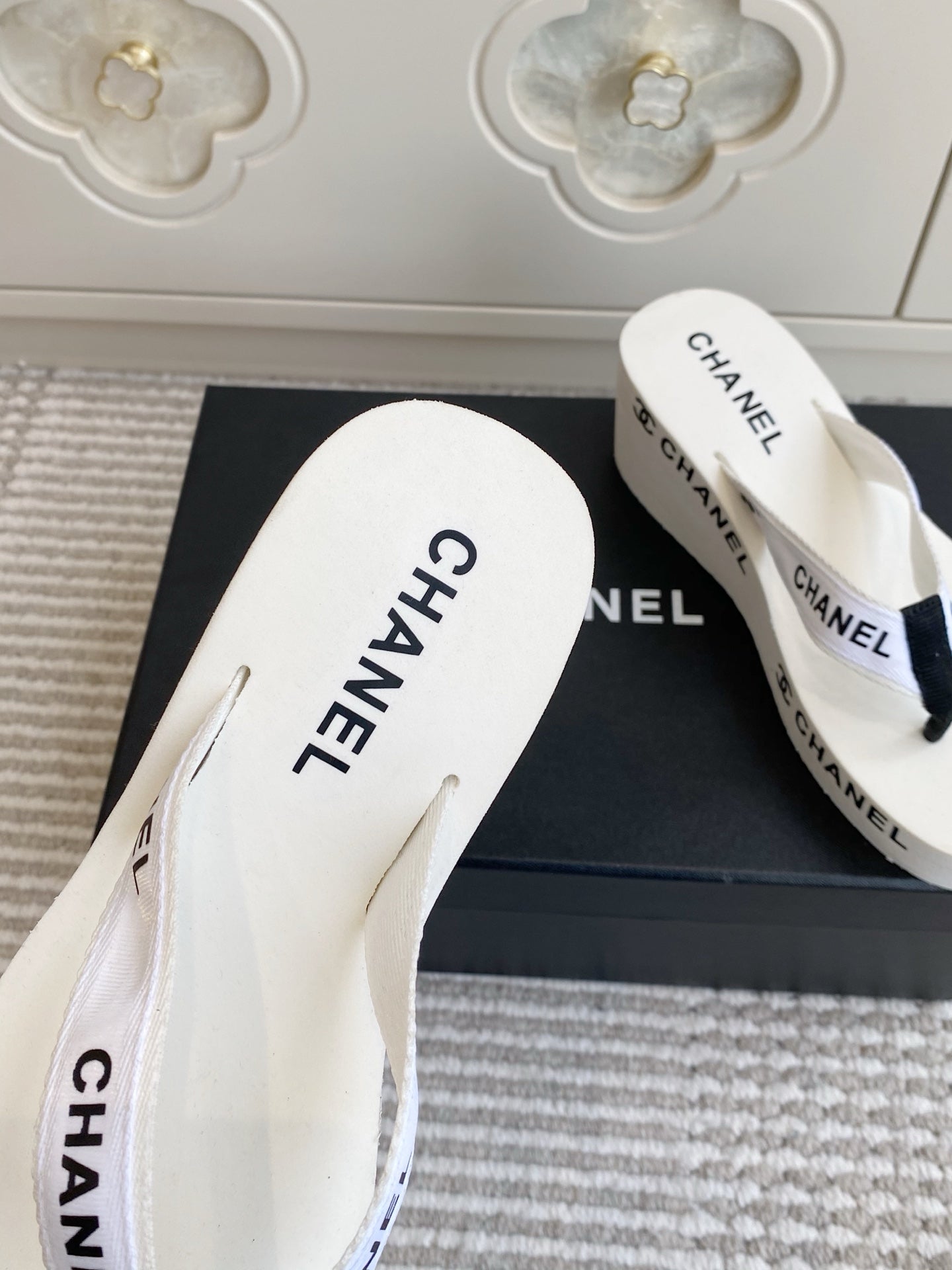 CC 26s Thong Sandals 65 White Rubber Leather 647673