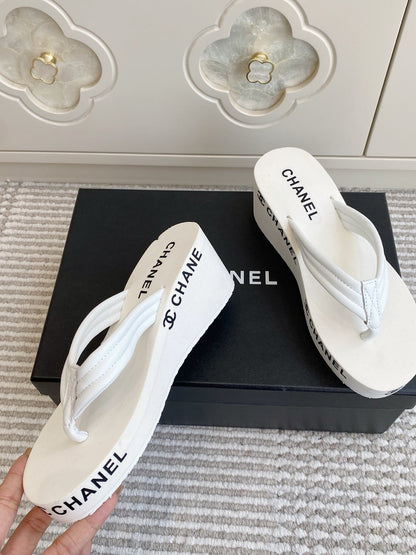 CC 26s Thong Sandals 65 White Rubber Leather 647675