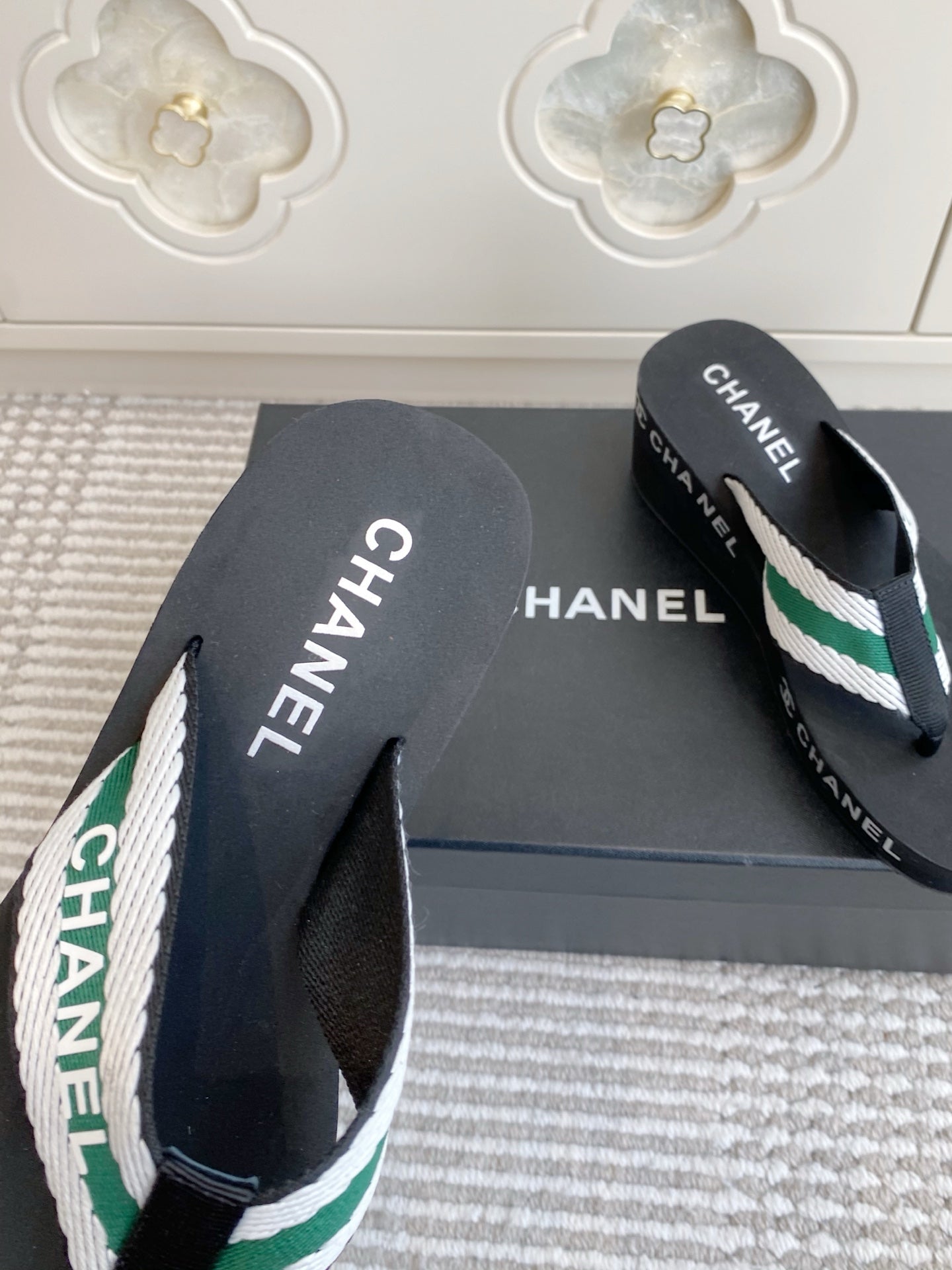 CC 26s Thong Sandals 65 Black White Green Rubber Leather 647676
